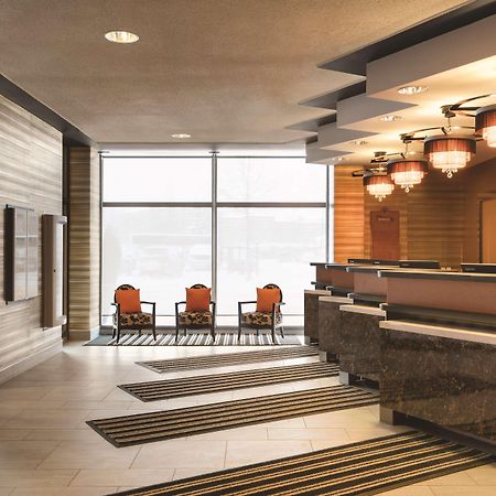 Coast Edmonton Plaza Hotel By Apa Bagian luar foto