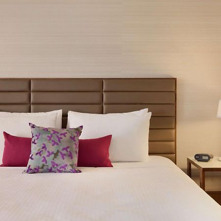 Coast Edmonton Plaza Hotel By Apa Bagian luar foto