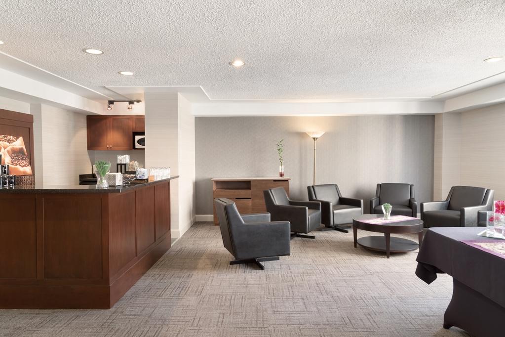 Coast Edmonton Plaza Hotel By Apa Restoran foto