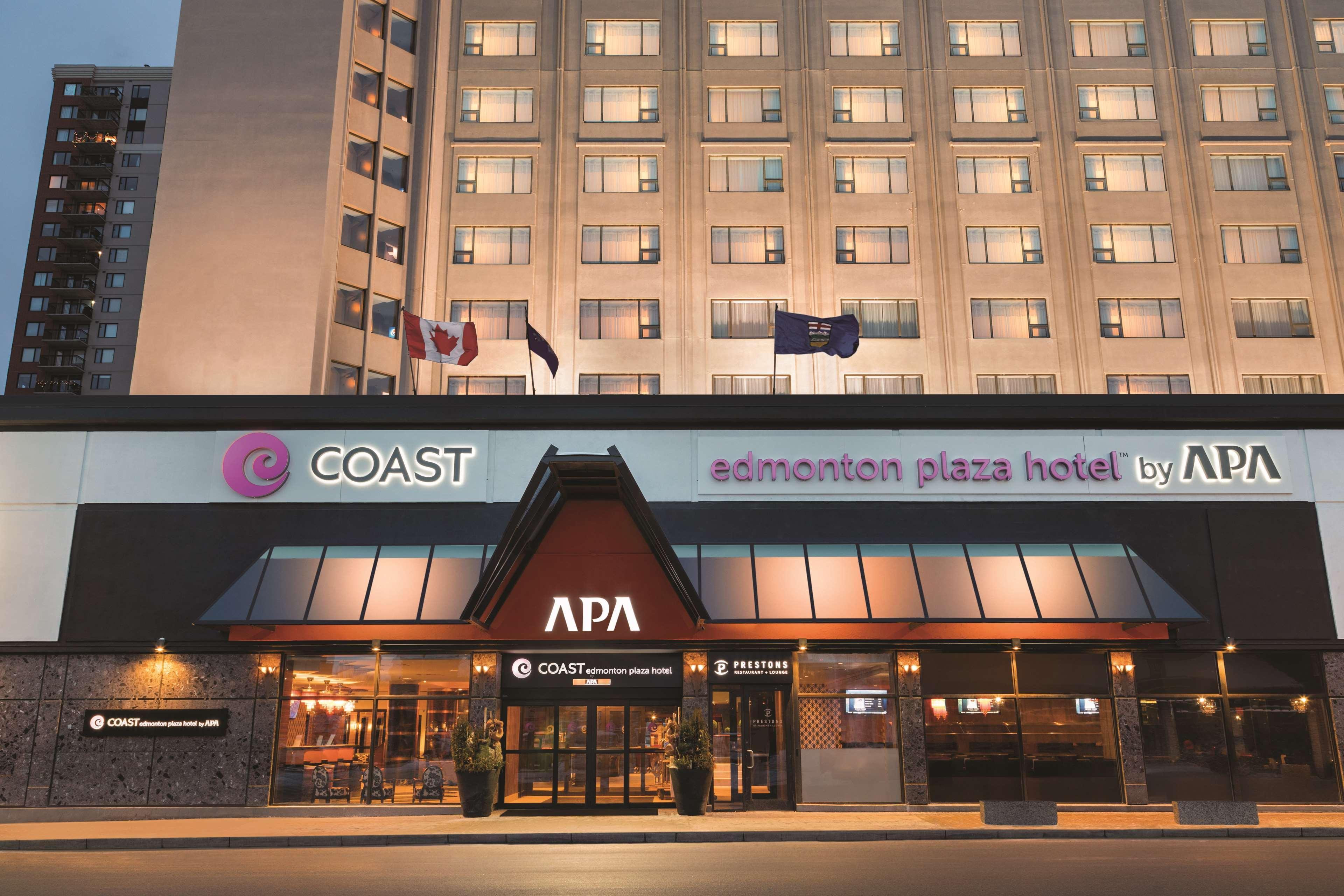 Coast Edmonton Plaza Hotel By Apa Bagian luar foto