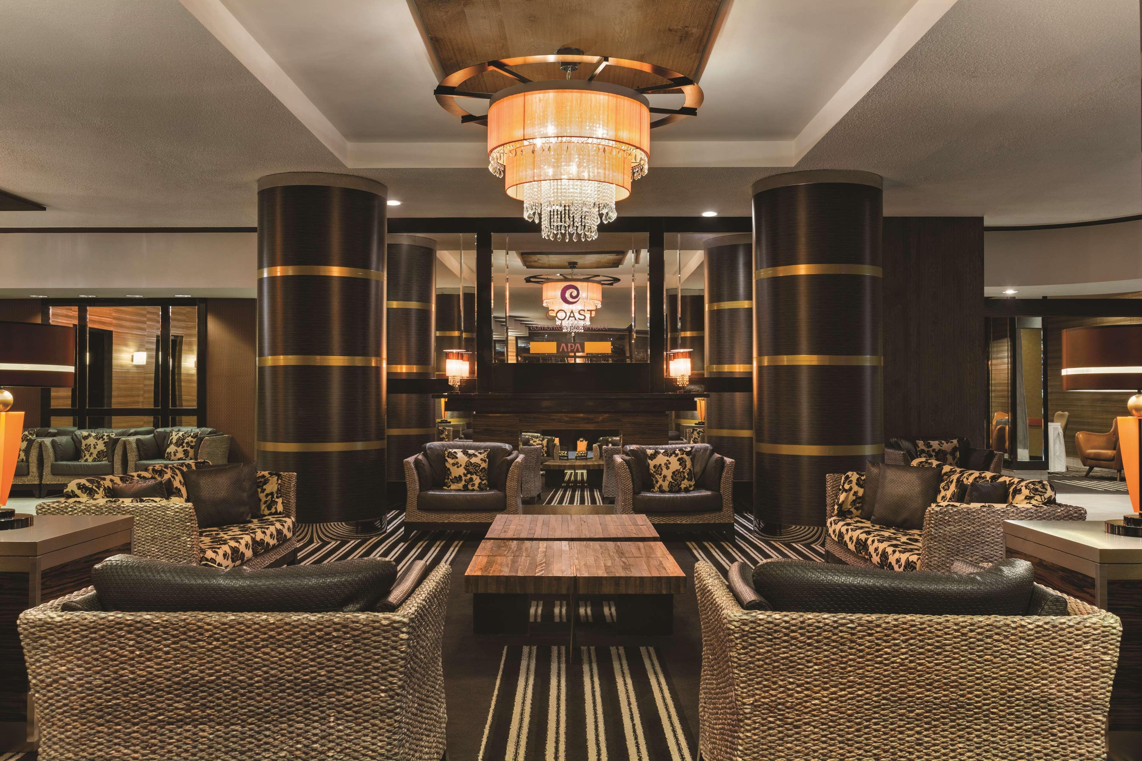 Coast Edmonton Plaza Hotel By Apa Bagian luar foto