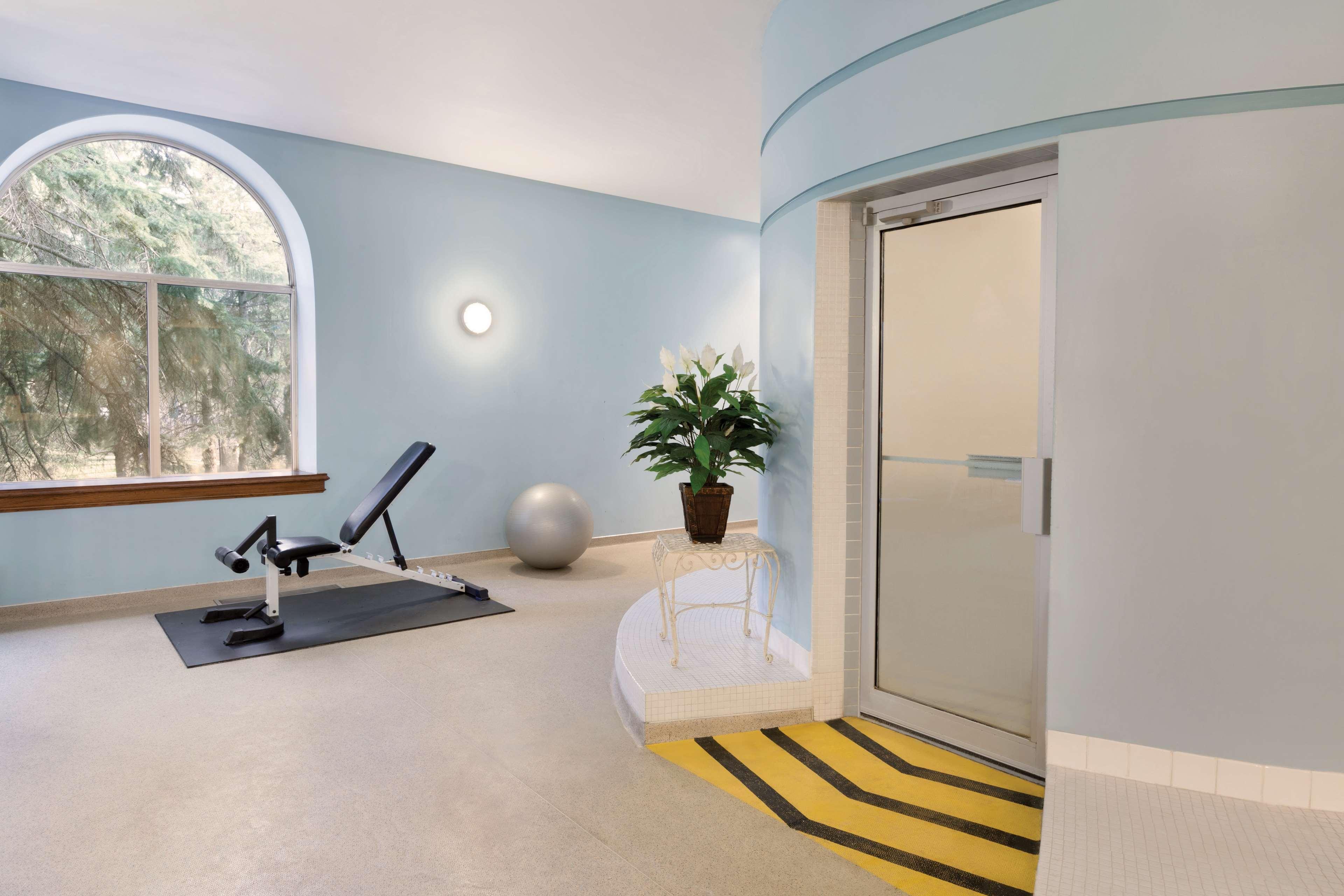 Coast Edmonton Plaza Hotel By Apa Bagian luar foto