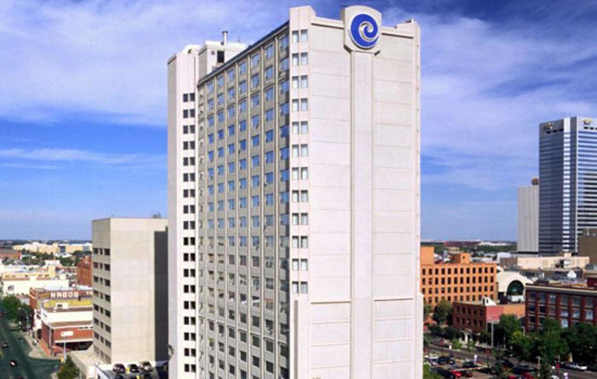 Coast Edmonton Plaza Hotel By Apa Bagian luar foto