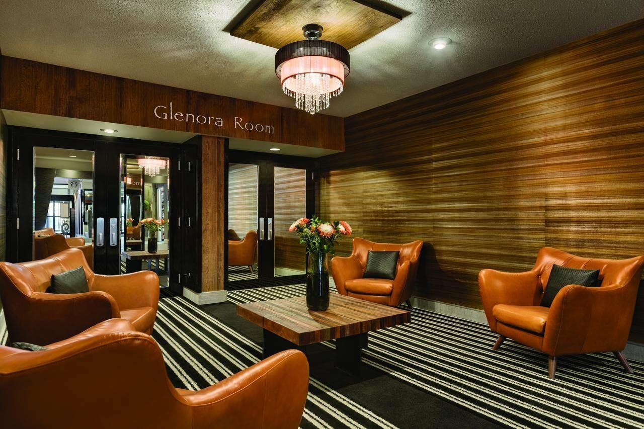 Coast Edmonton Plaza Hotel By Apa Bagian luar foto