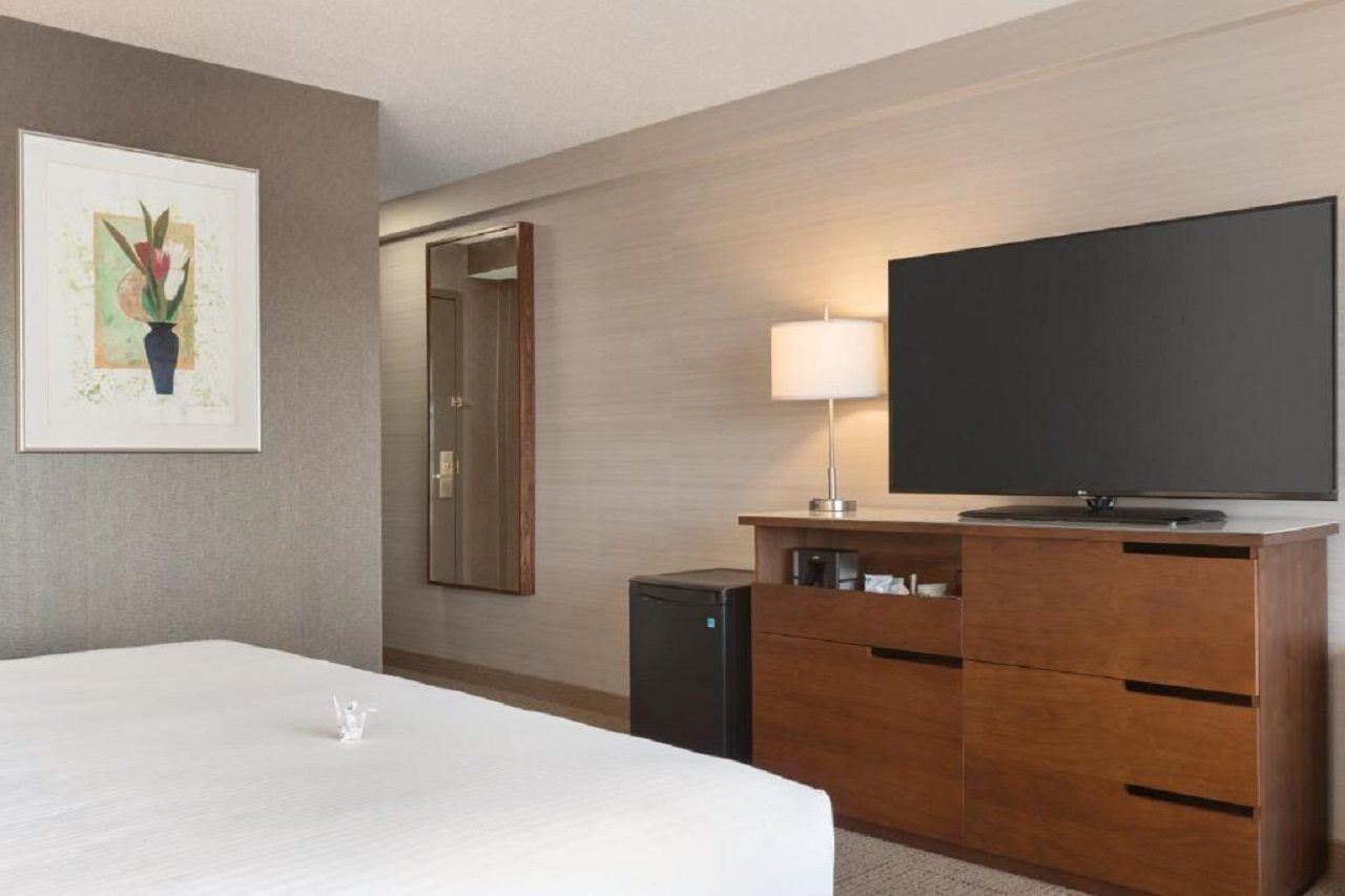 Coast Edmonton Plaza Hotel By Apa Bagian luar foto